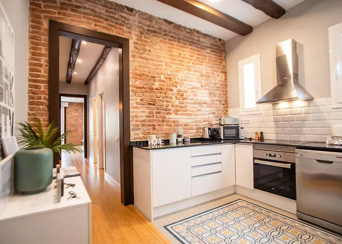 44Mal1084- Bright 2Br Apartment