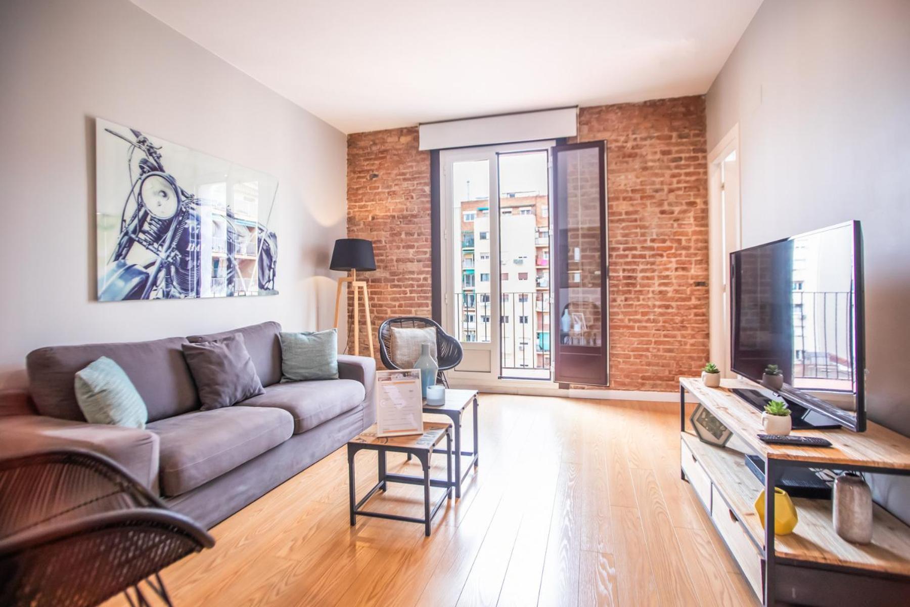 44mal1084- Bright 2br