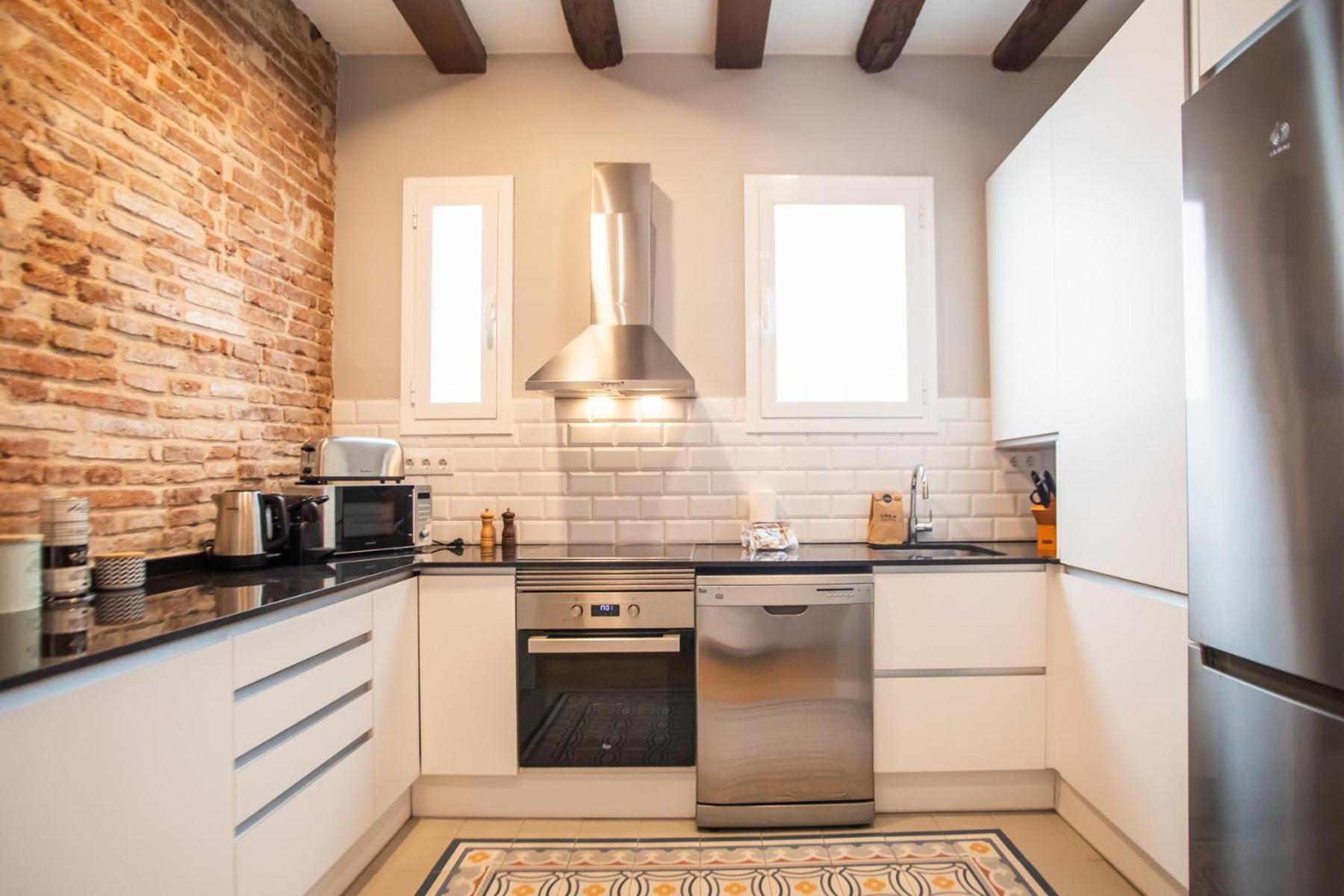 44mal1084- Bright 2br