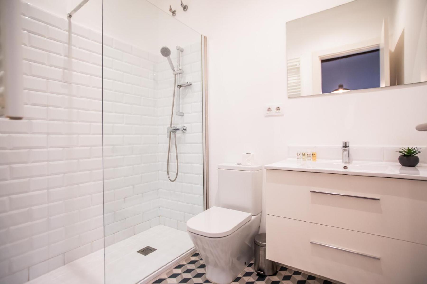 44mal1084- Bright 2br *