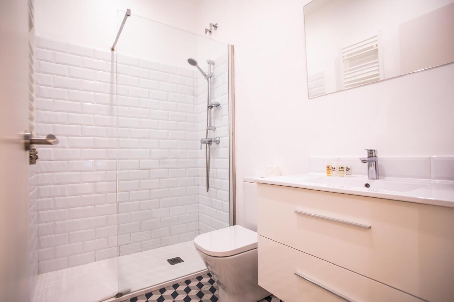 44mal1084- Bright 2br Barcelone